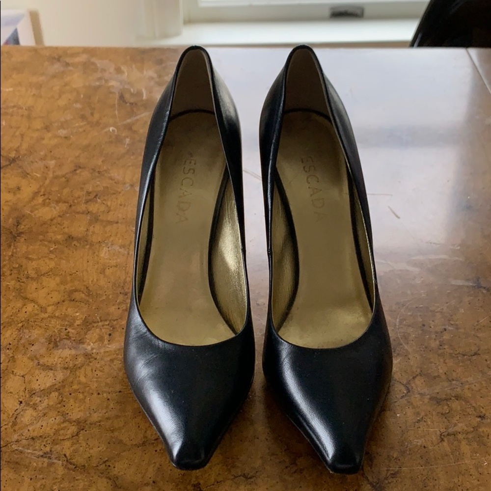 Escada black pointed toe leather pumps